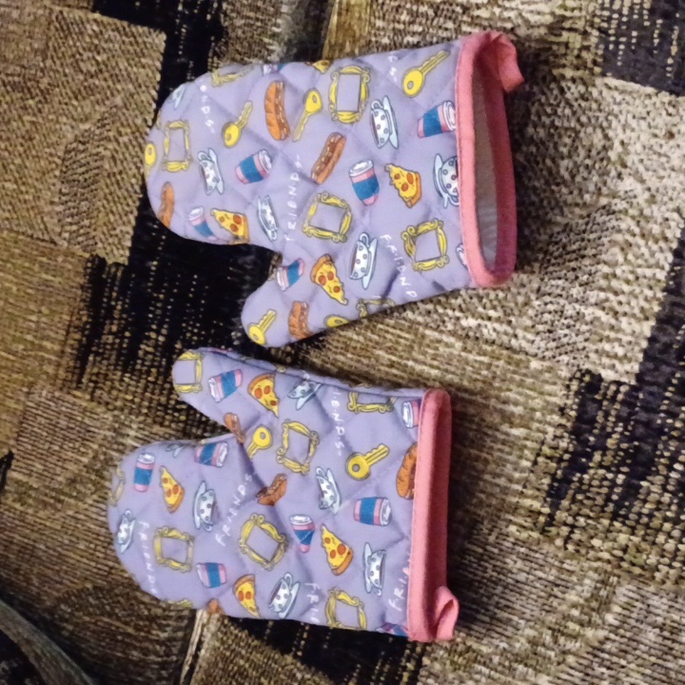 4/$60 FRIENDS Oven Mitts - Set Of 2